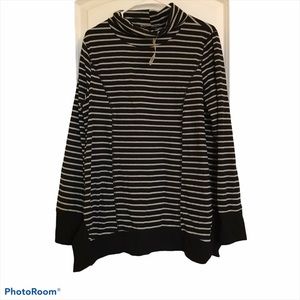 Weekend Suzanne Betro Turtleneck Pullover L